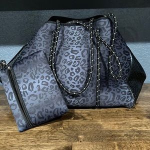 Neoprene tote, black leopard